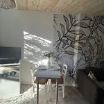 La Dependance 13d Rue Pasteur דירה