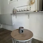 La Dependance 13d Rue Pasteur דירה *