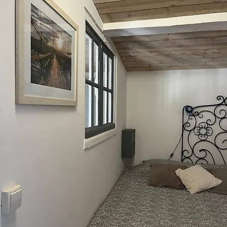 La Dependance 13d Rue Pasteur * Saint-Mandrier-sur-Mer